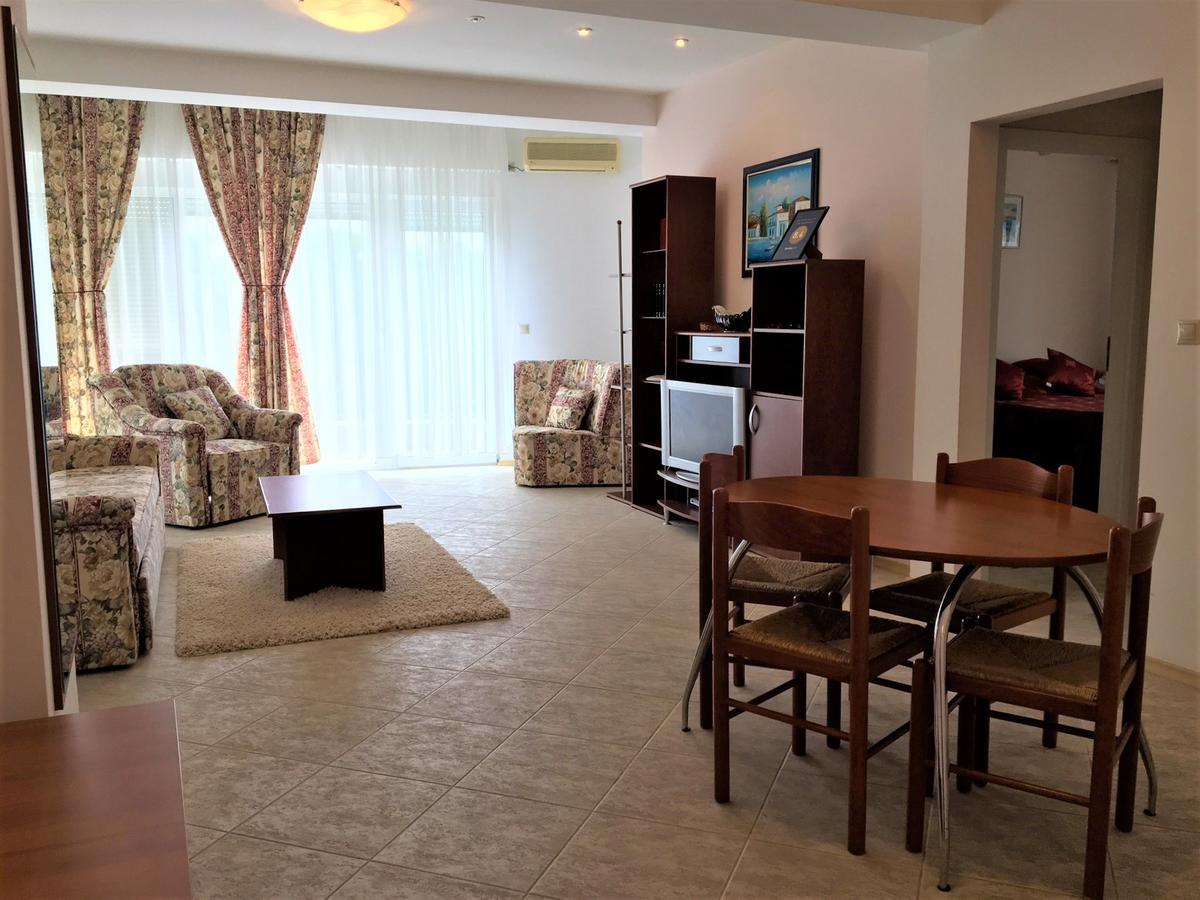 Club Topaz Apartments Neptun Esterno foto